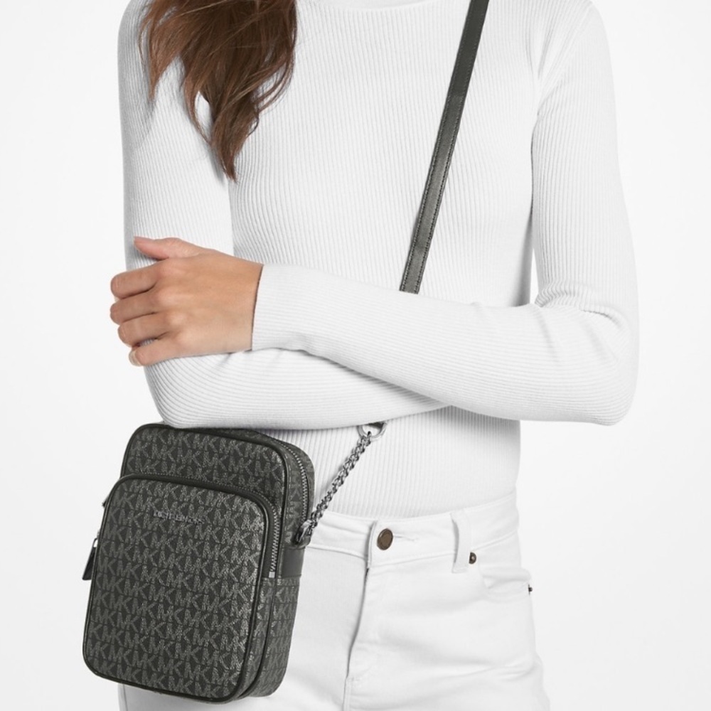 LIKE BRAND NEW!PERFECT & SPOTLESS!MICHAEL KORS JET SET LOGO CROSSBODY TRAVEL BAG